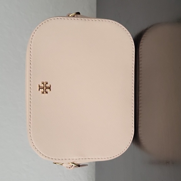 ⭐️EUC Tory Burch Round Robinson Crossbody - Picture 2 of 14